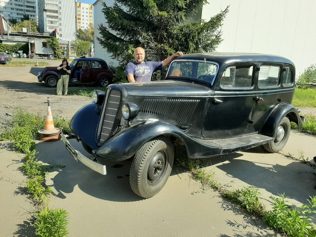  . -1 1939, .      , , . Dmitrii Lomakov and GAZ-M1 1939 USSR. Lomakov`s Museum automobiles and motorcycles, Moscow, Russia.